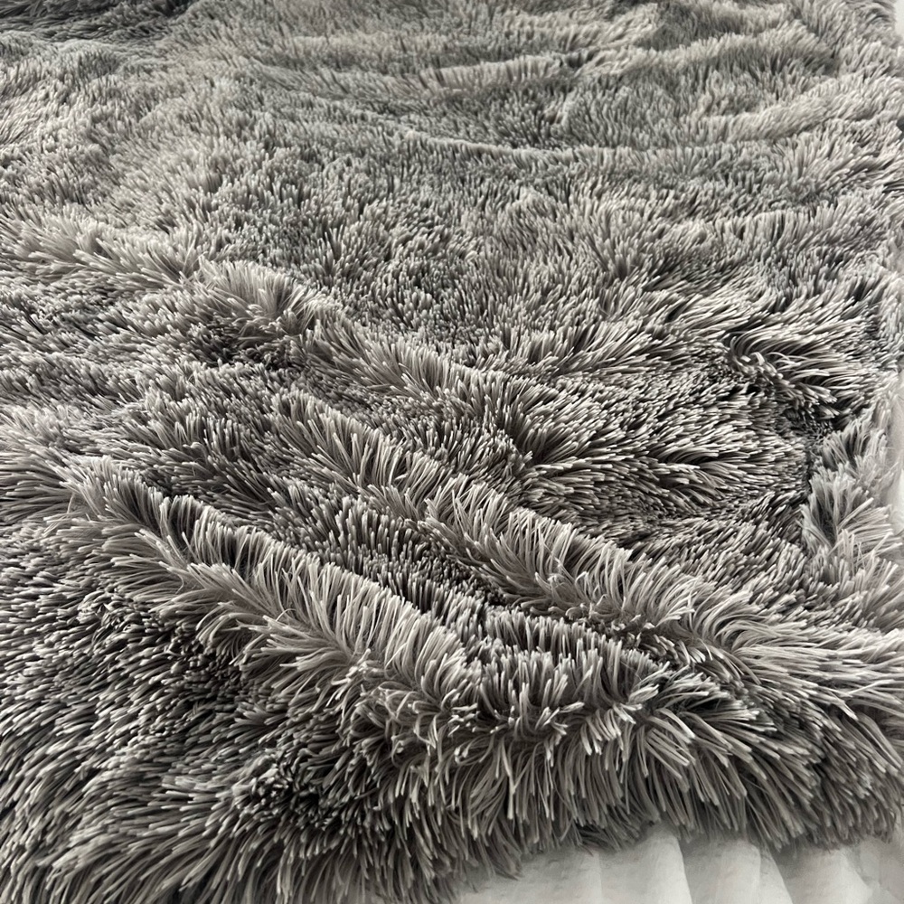 Luxurious Gray Plush Throw Blanket